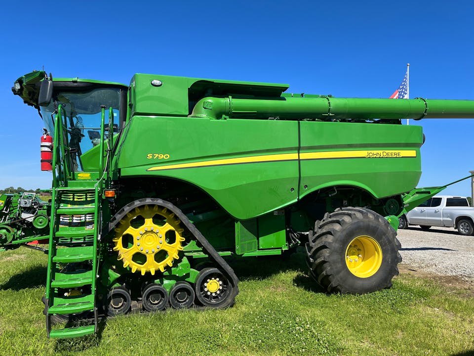 John Deere S790
