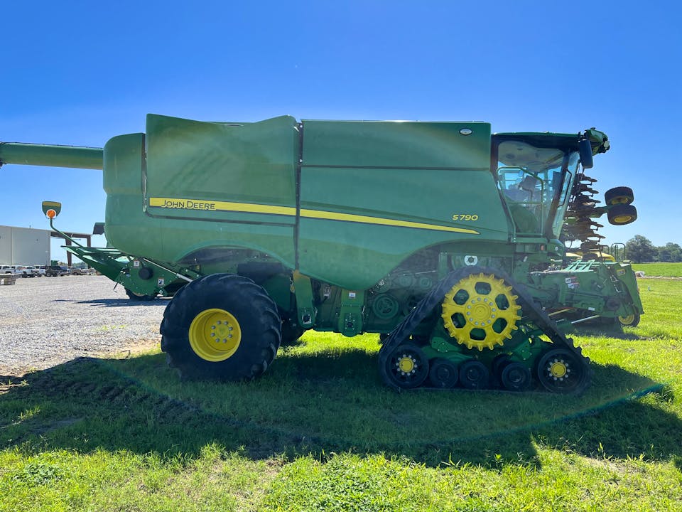 John Deere S790