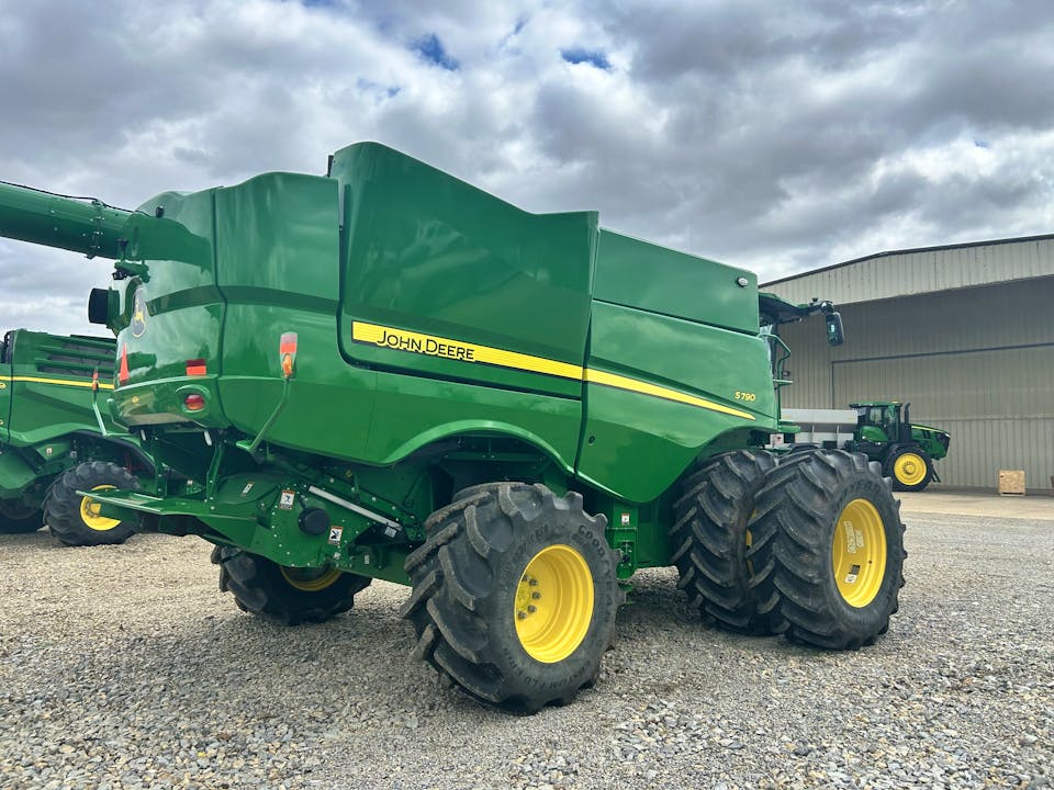 John Deere S790