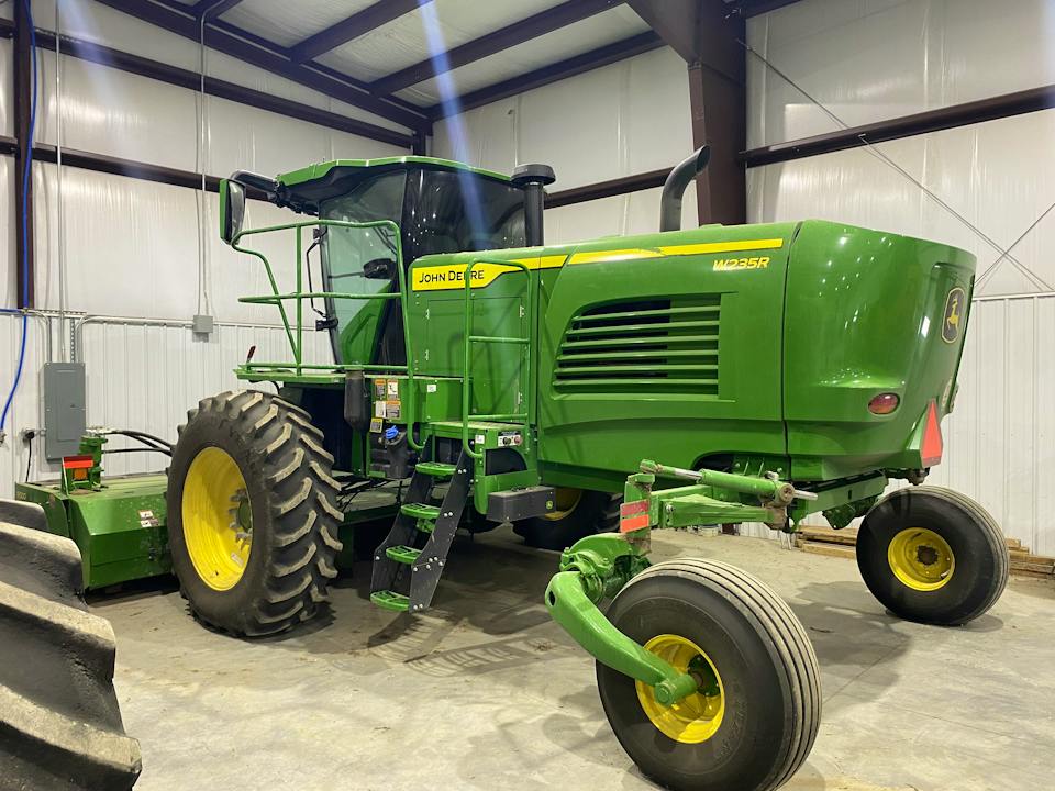 John Deere W235R