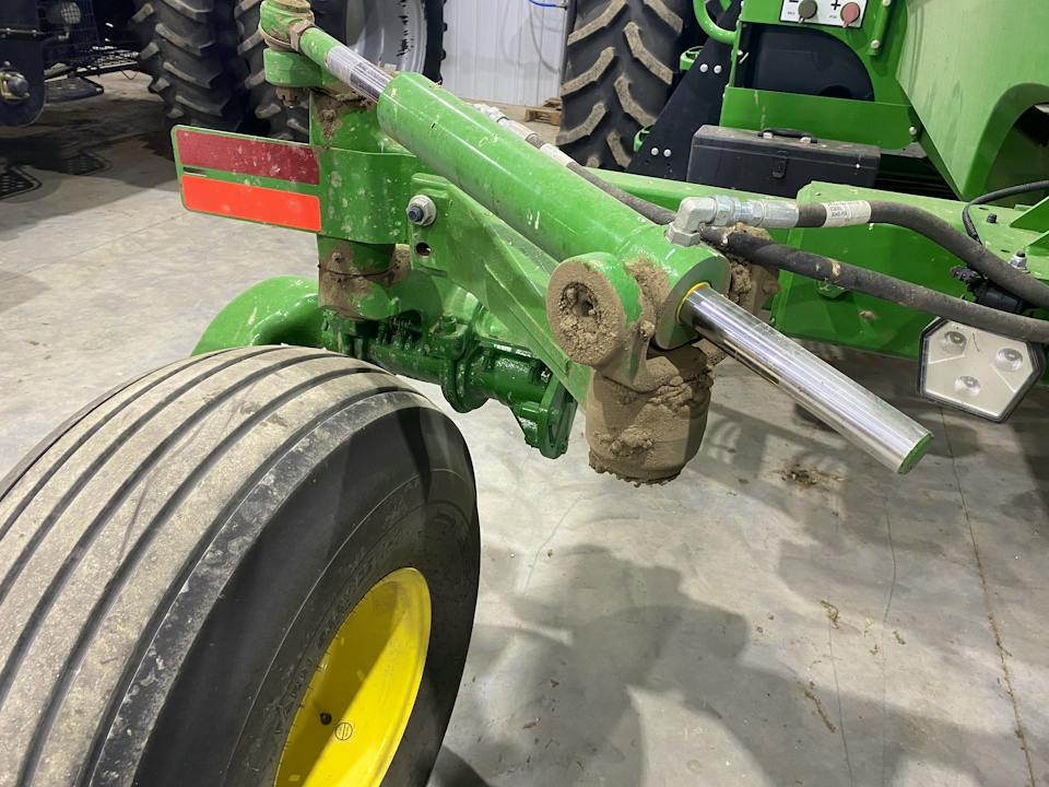 John Deere W235R
