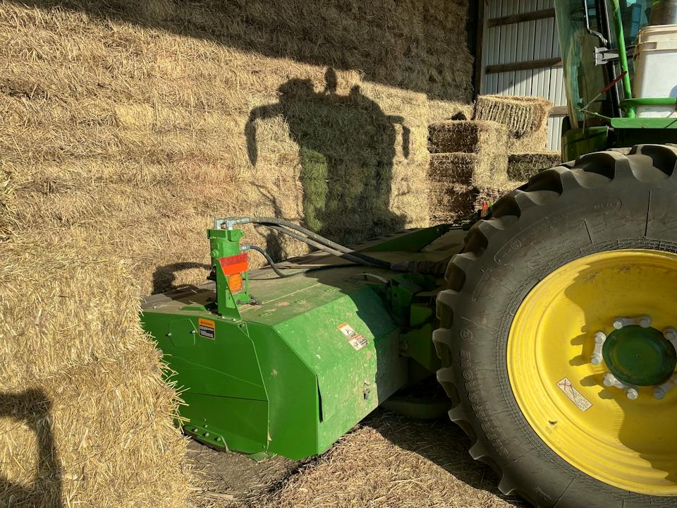 John Deere W235R