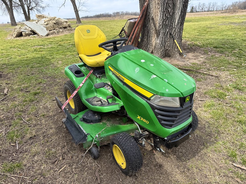 John Deere X380