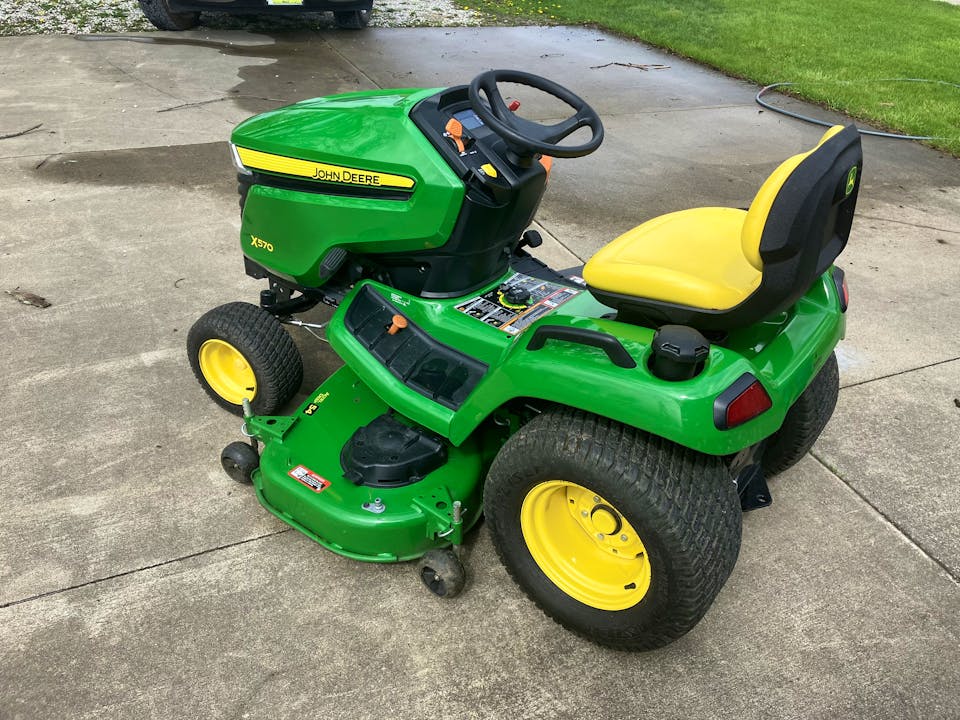 John Deere X570