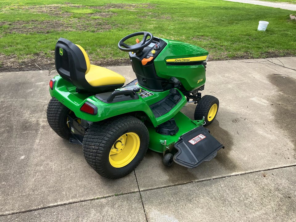 John Deere X570