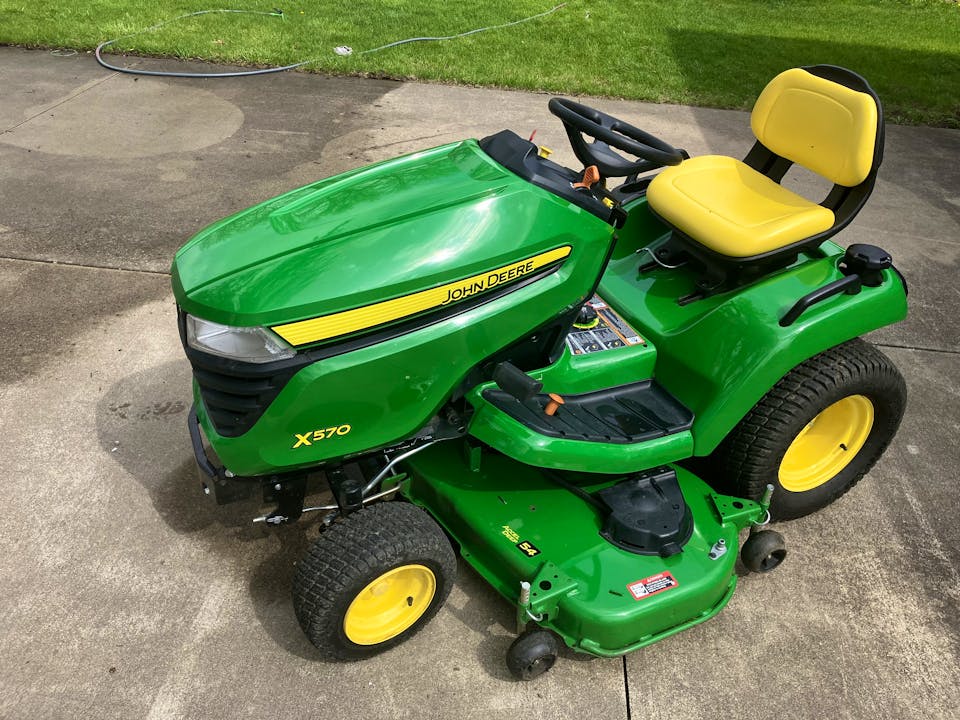 John Deere X570