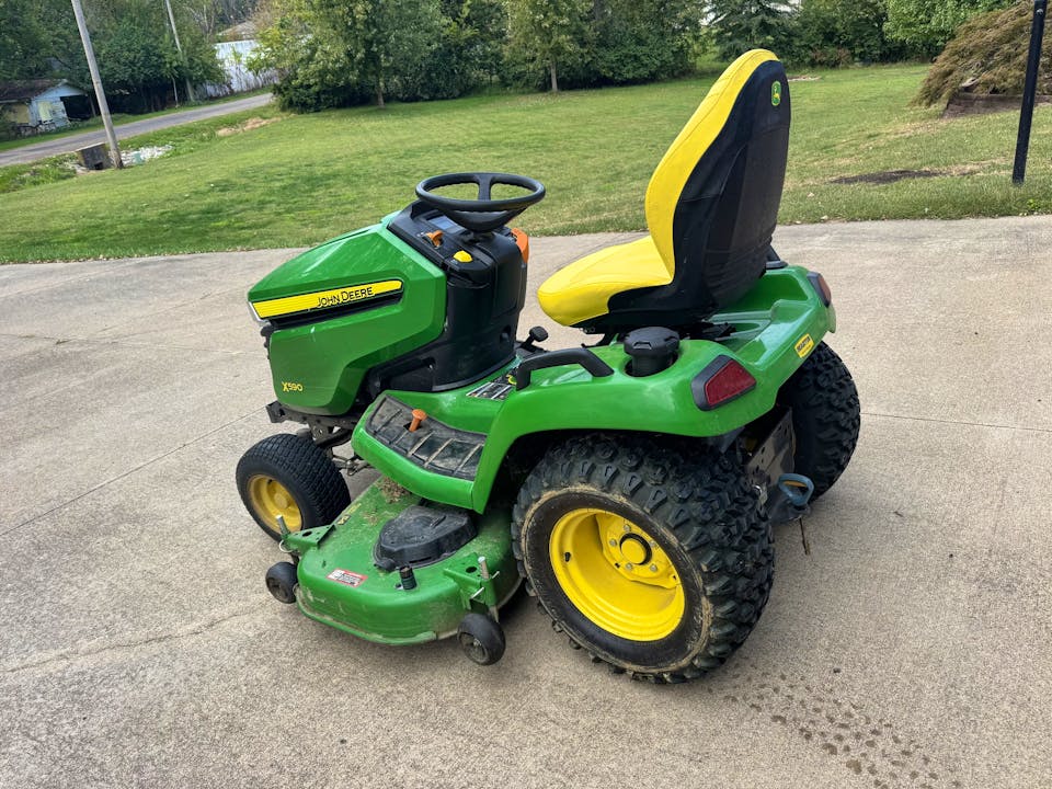 John Deere X590