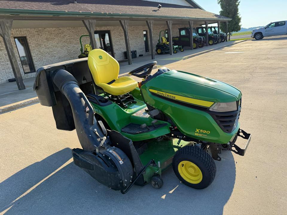 John Deere X590