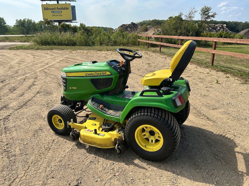 John Deere X730