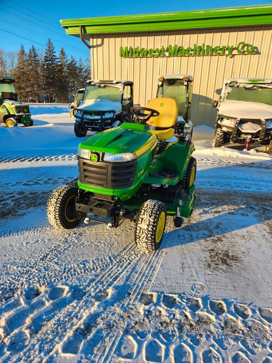 John Deere X738