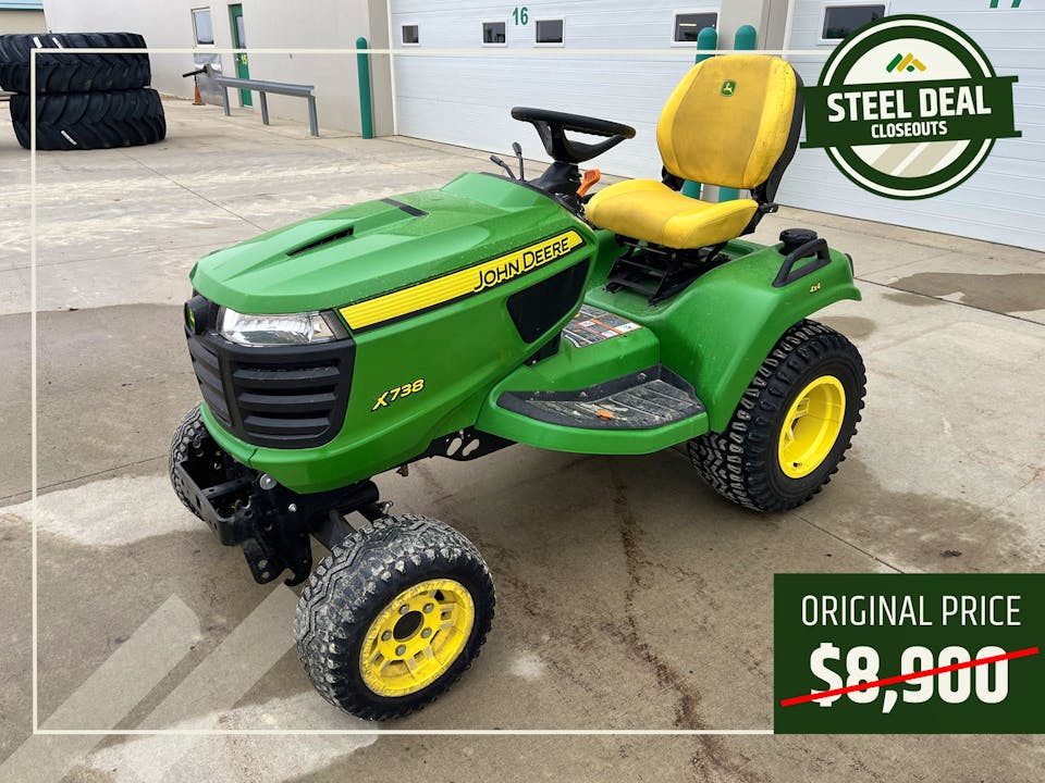 John Deere X738