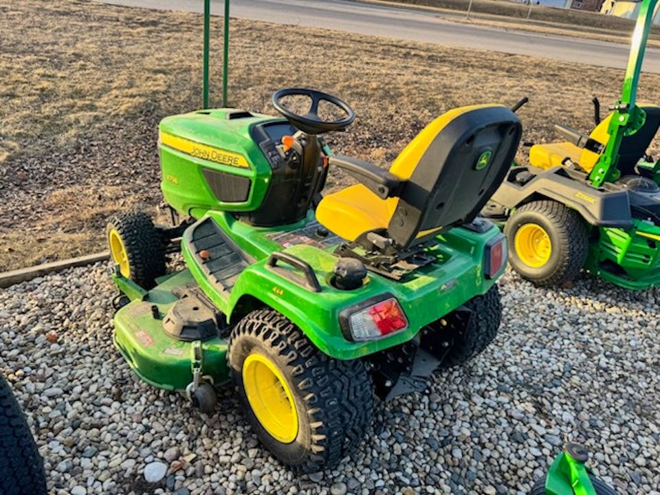 John Deere X738