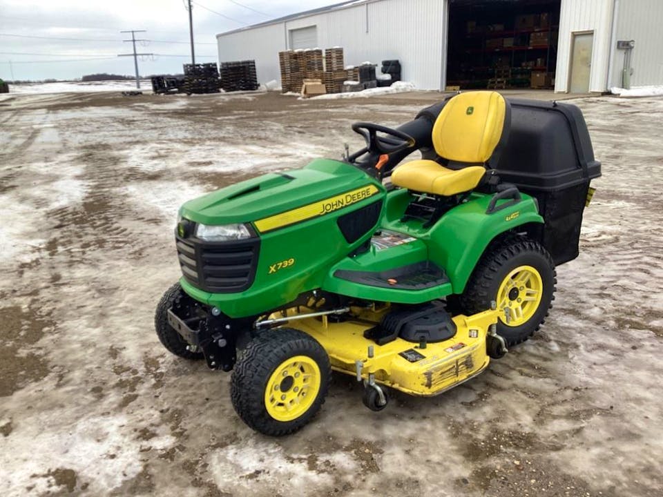 John Deere X739
