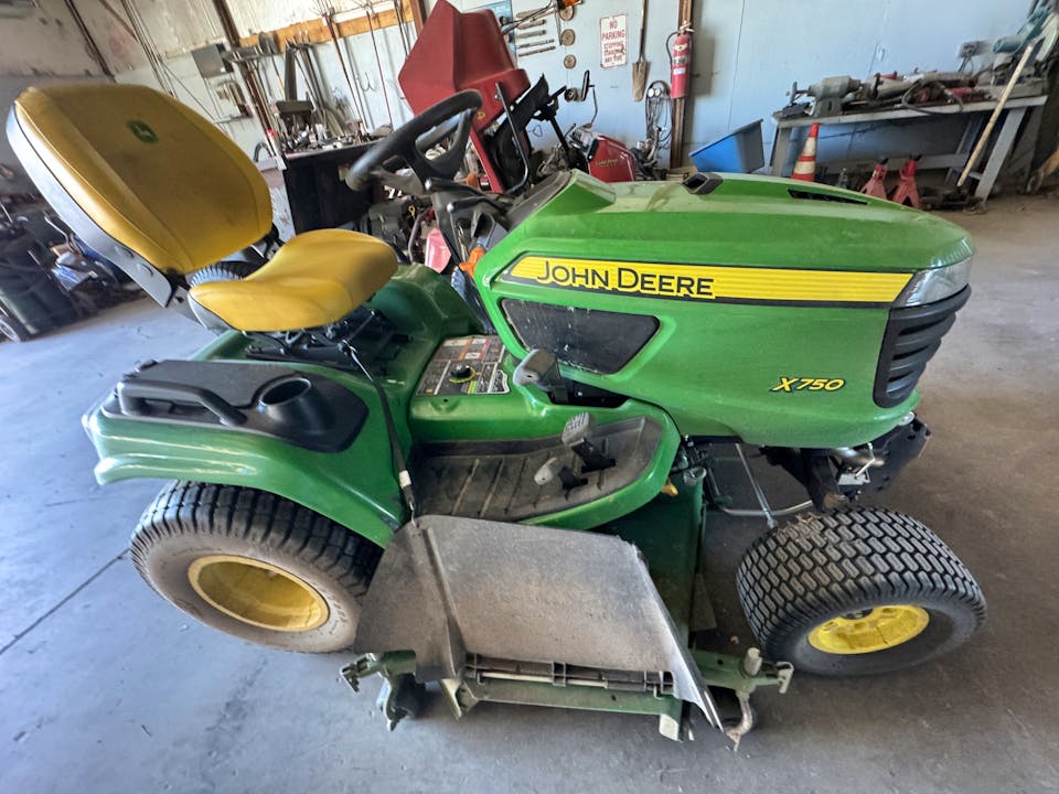 John Deere X750