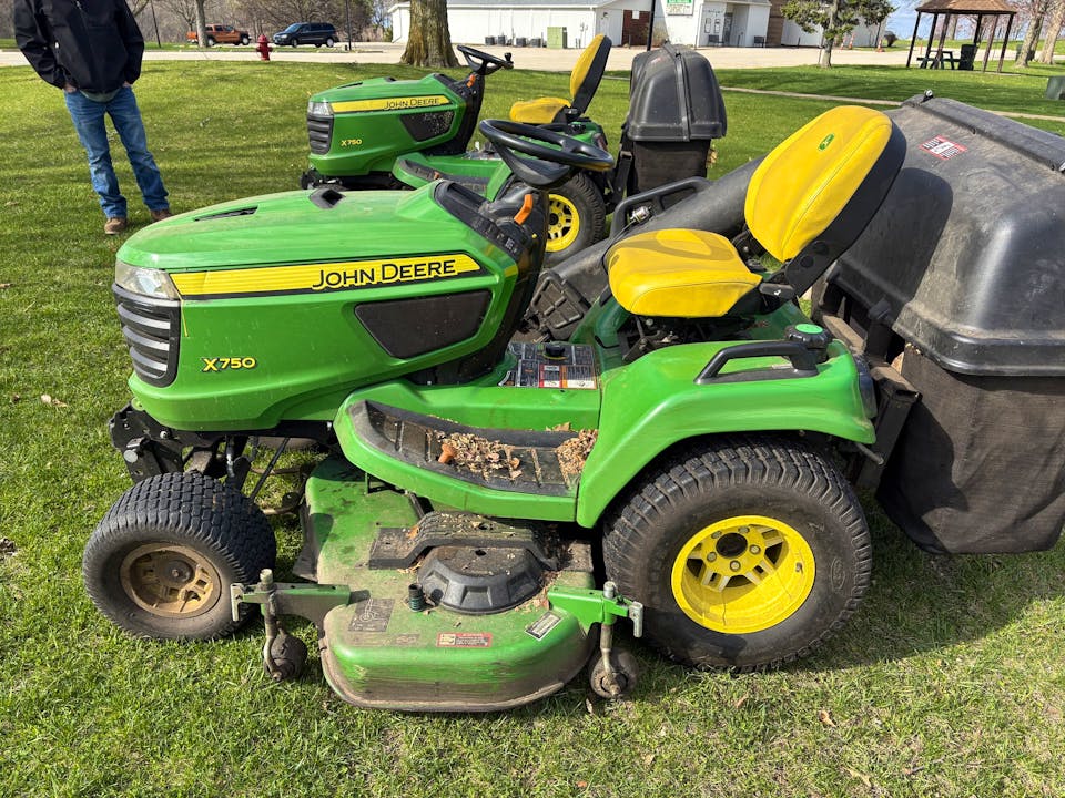 John Deere X750