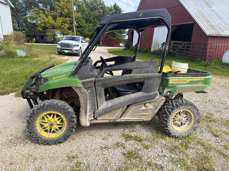 John Deere XUV590M