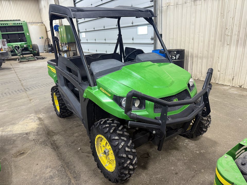 John Deere XUV590M