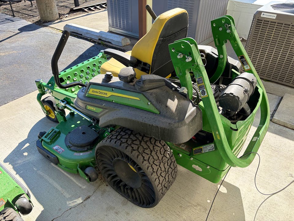 John Deere Z915E