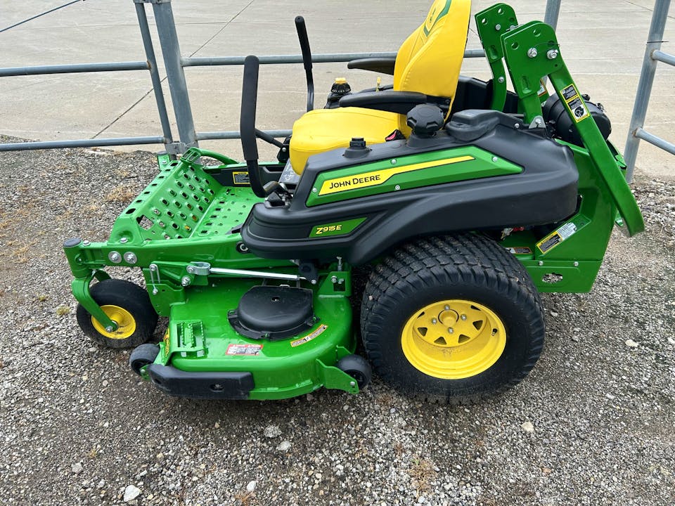 John Deere Z915E