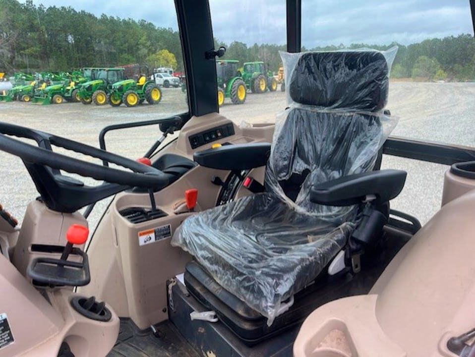 Kubota M7060