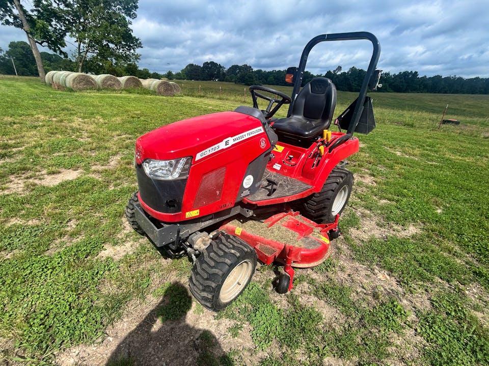 Massey Ferguson GC1723E