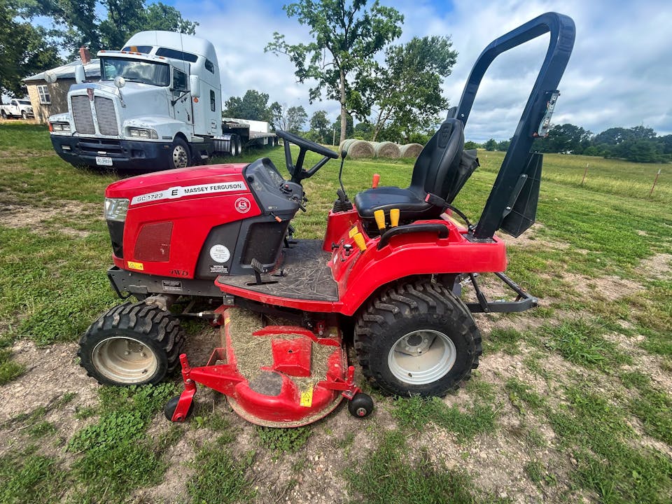 Massey Ferguson GC1723E
