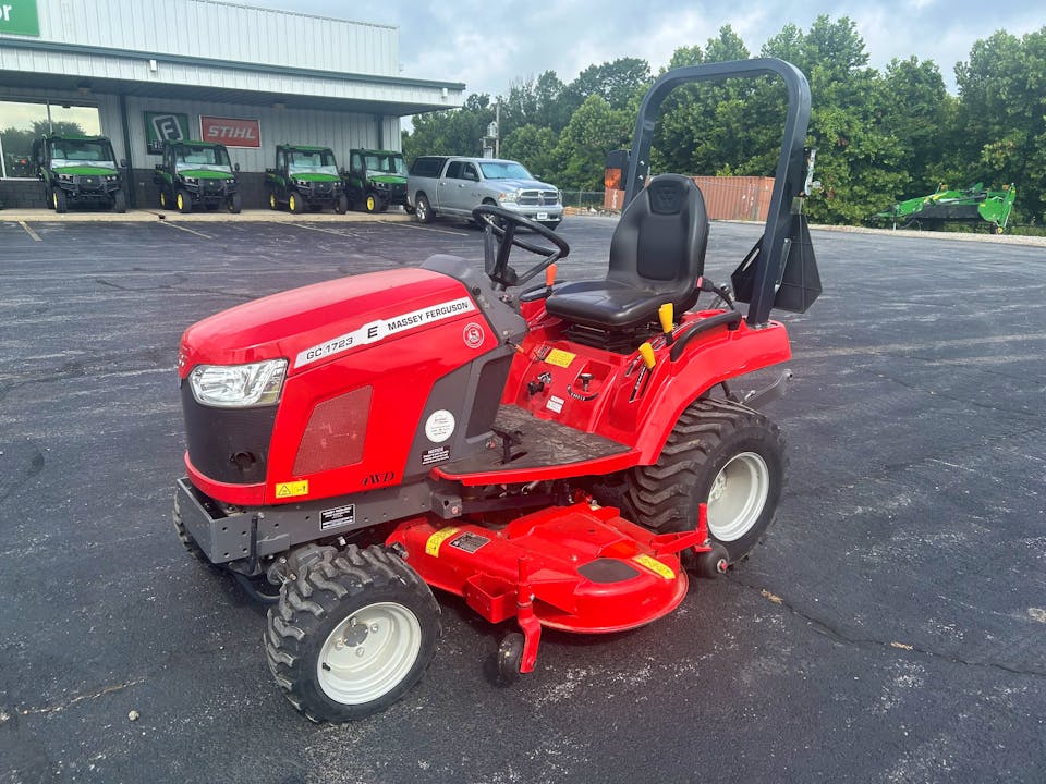 Massey Ferguson GC1723E