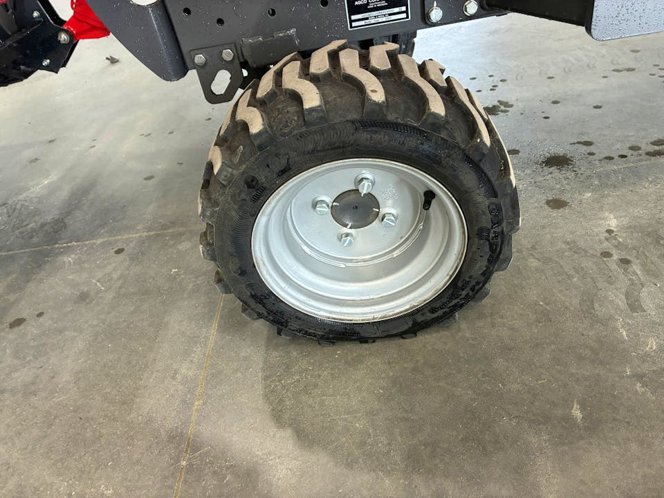 Massey Ferguson GC1725M
