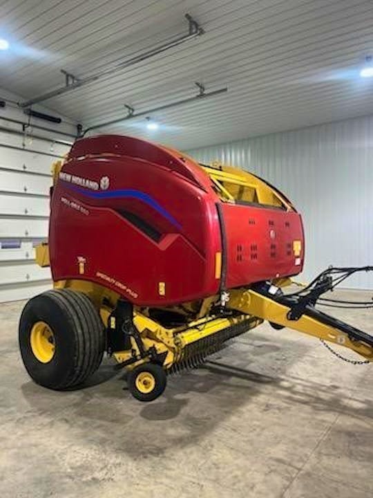 New Holland RB560