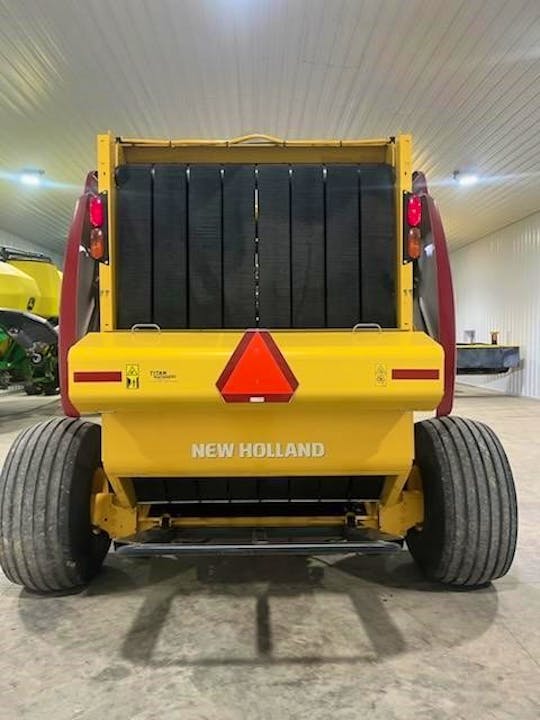 New Holland RB560