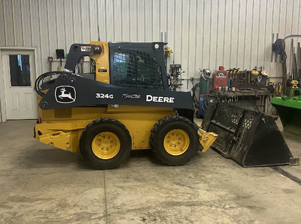 John Deere 324G