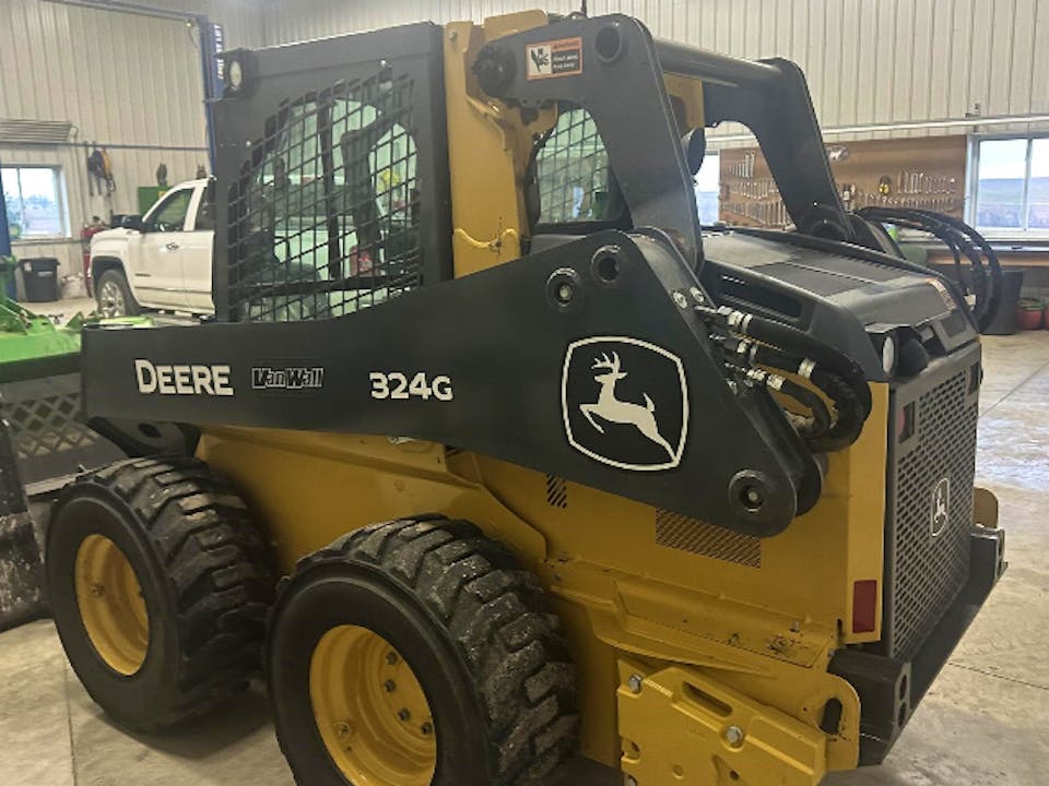 John Deere 324G
