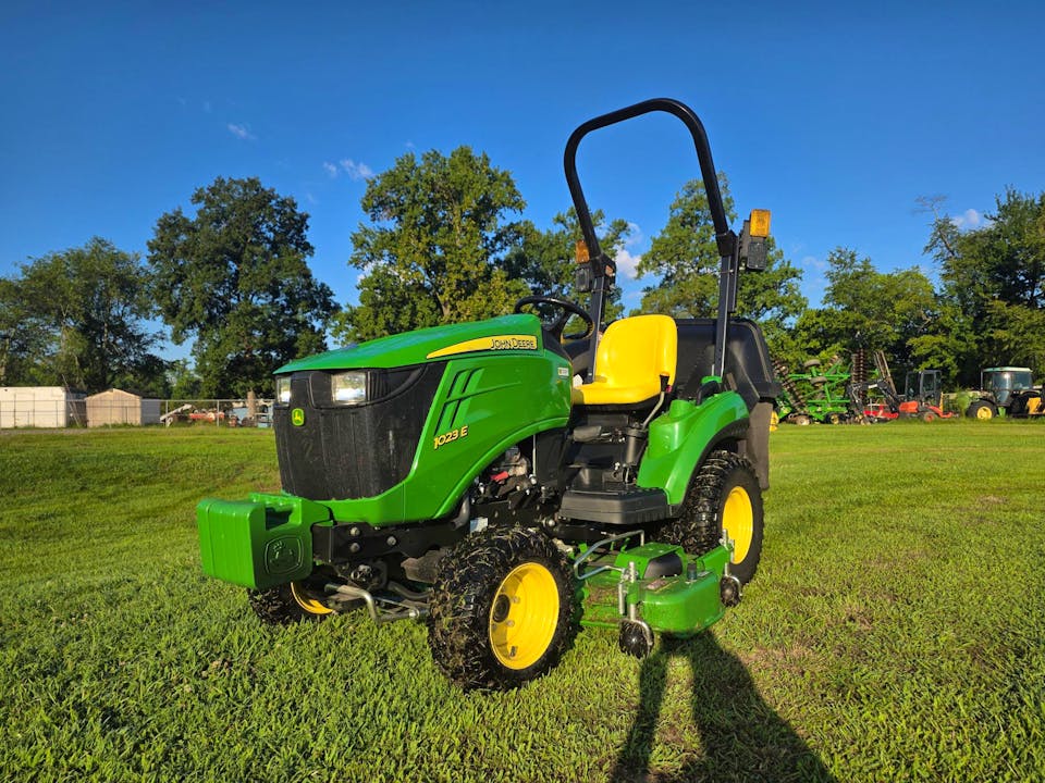 John Deere 1023E