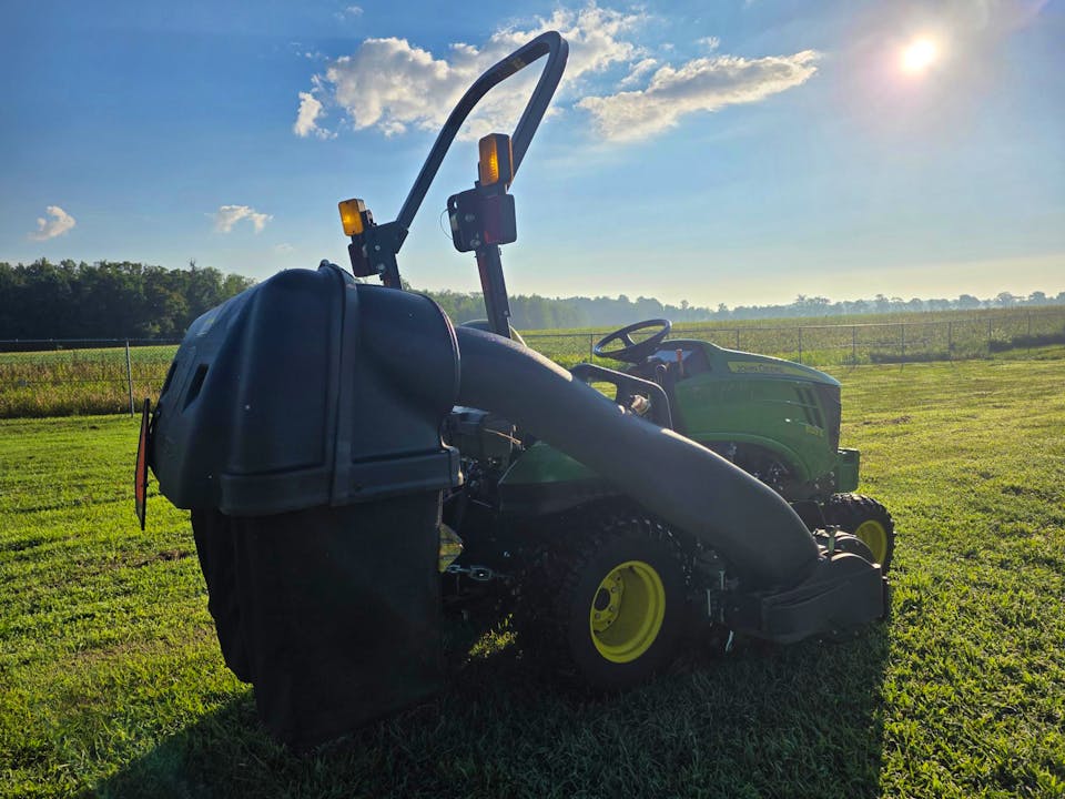 John Deere 1023E