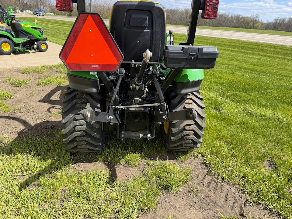 John Deere 1023E