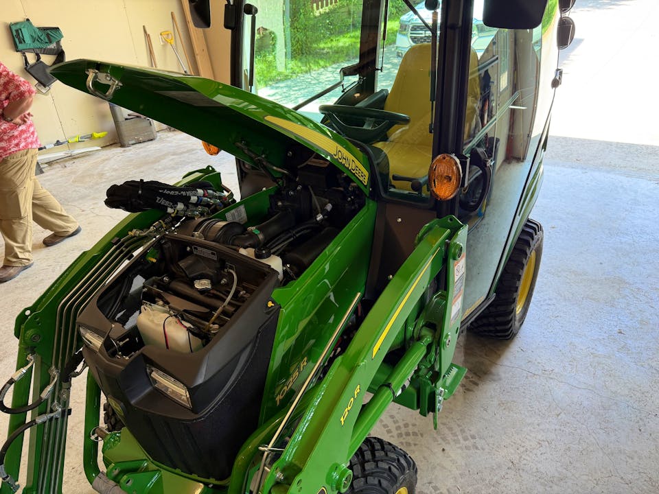 John Deere 1025R