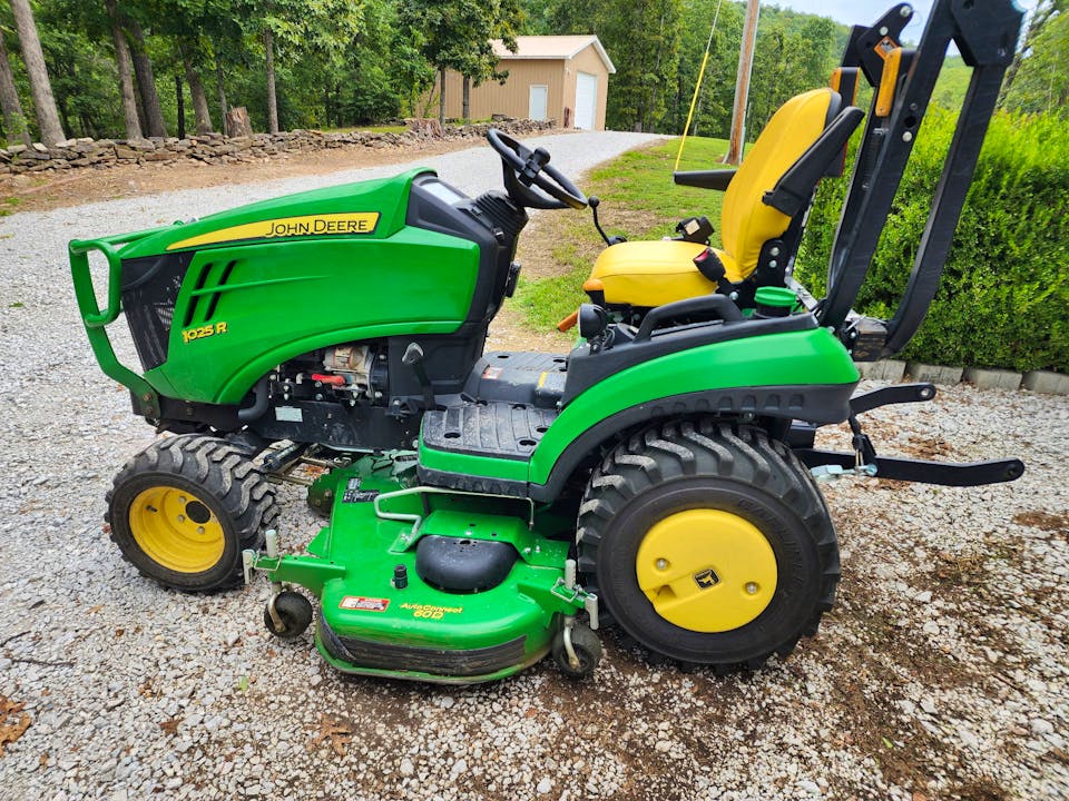 John Deere 1025R