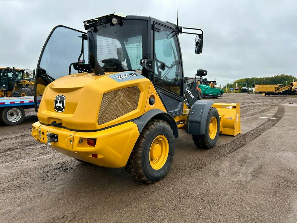 John Deere 204G