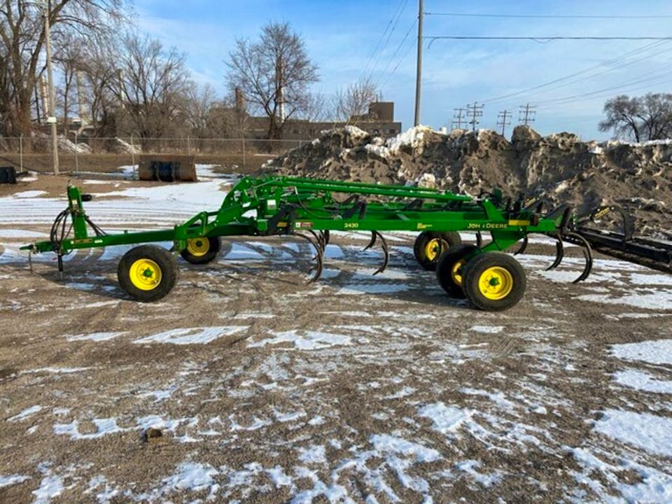 John Deere 2430