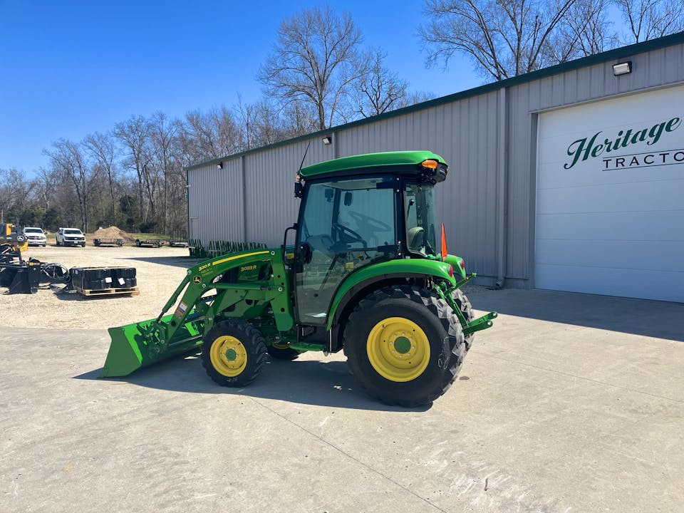 John Deere 3033R