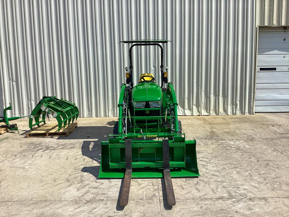 John Deere 3033R