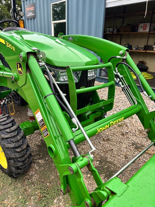 John Deere 3046R