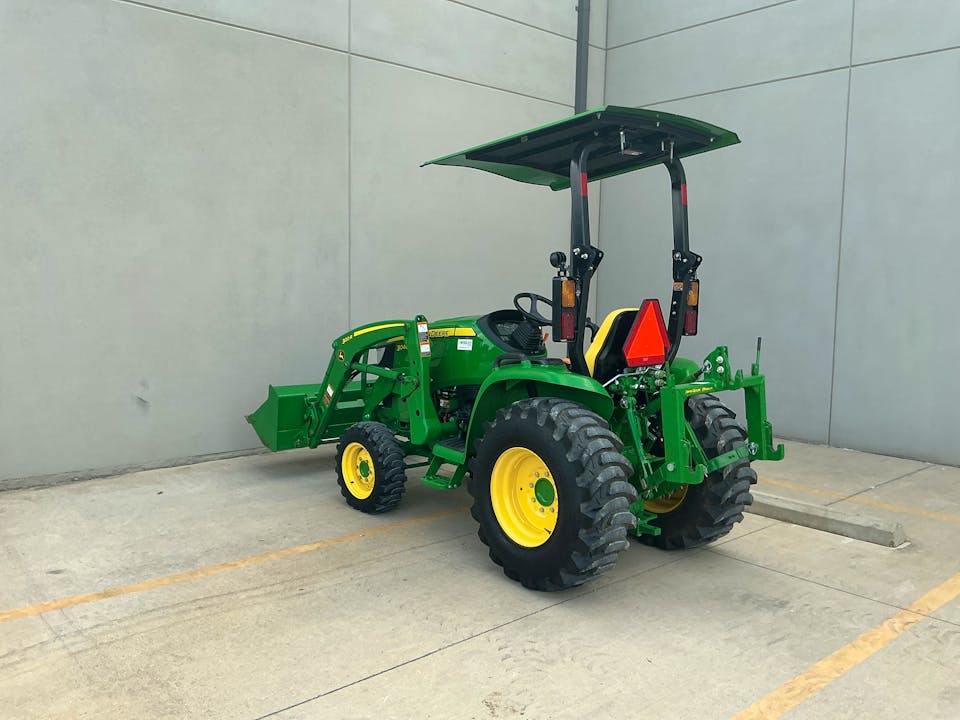 John Deere 3046R