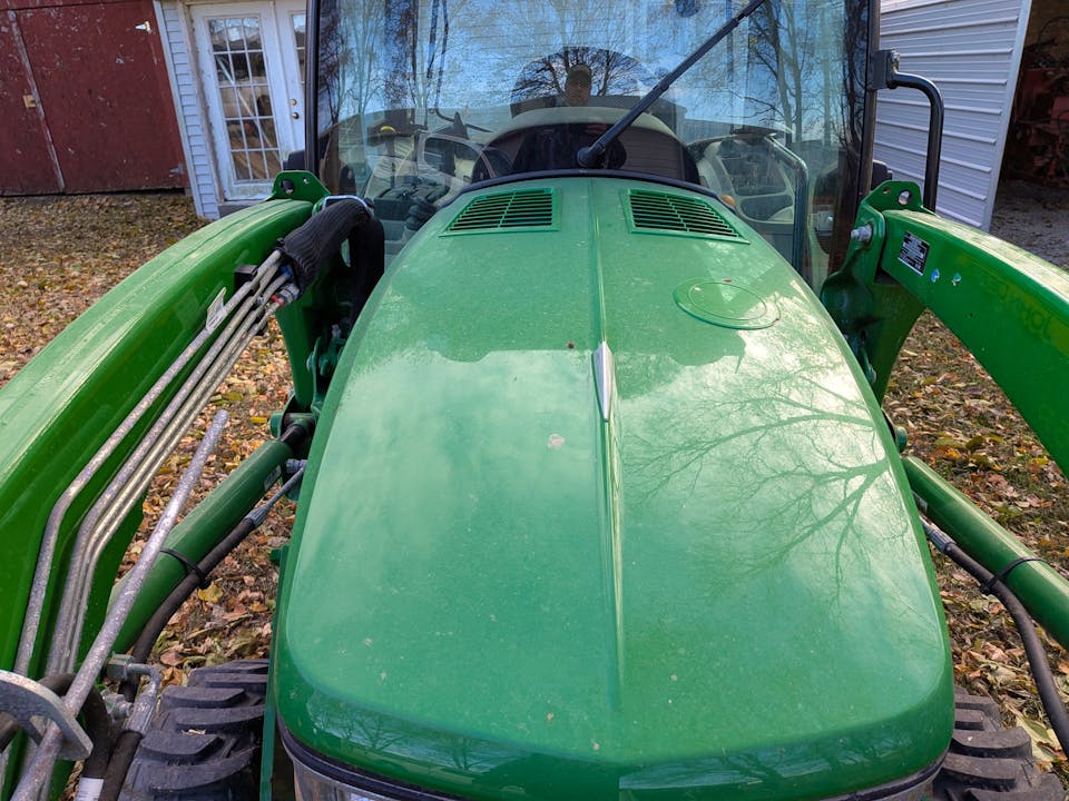John Deere 3046R
