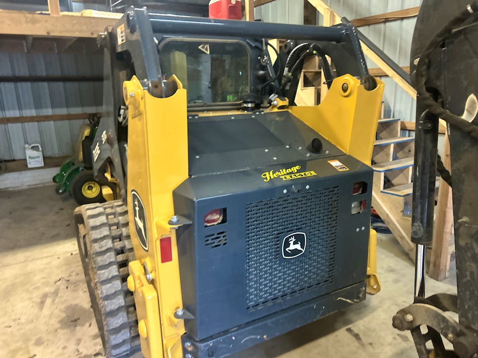 John Deere 317G
