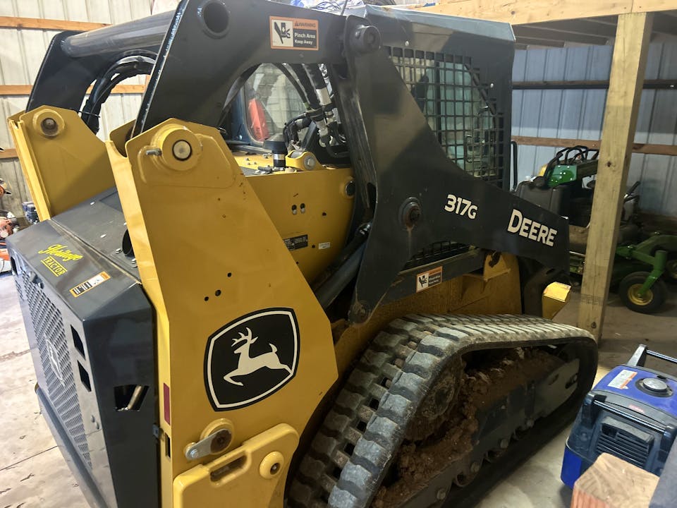 John Deere 317G