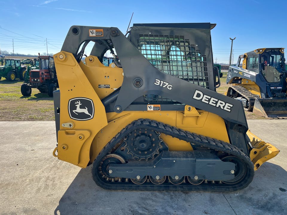 John Deere 317G