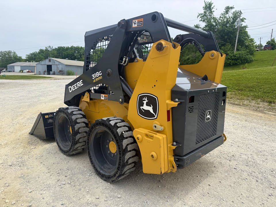 John Deere 318G