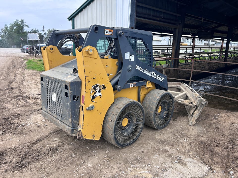 John Deere 318G