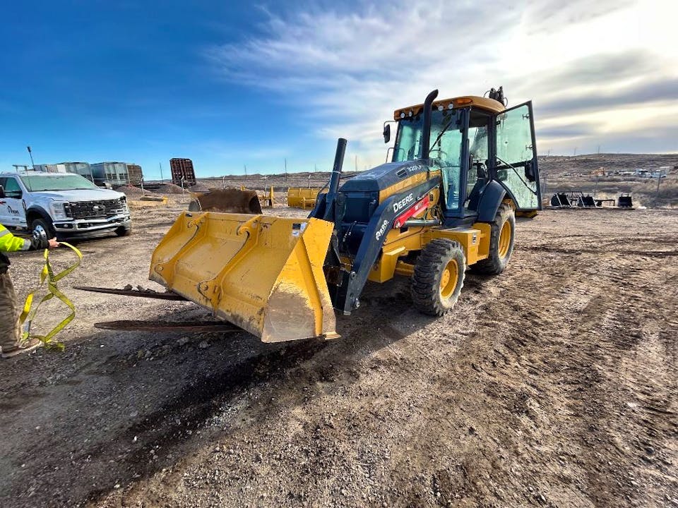 John Deere 320P